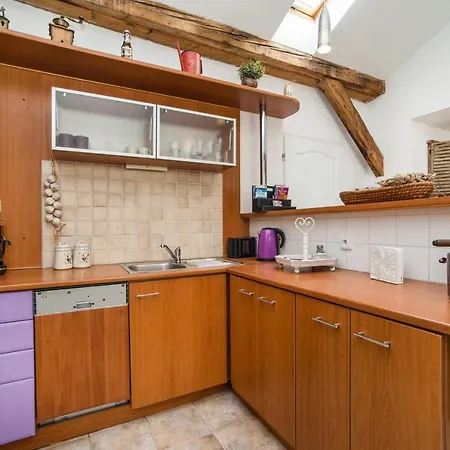 拉诺贝萨酒店 *